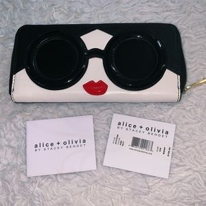 Alice and Olivia Face Wallet